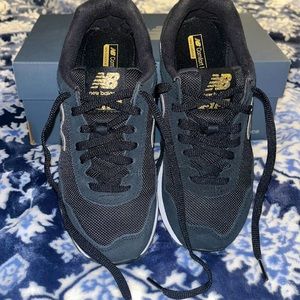 New Balance 515 Black/Gold sneakers size W6.5/M5